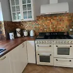 Przystanek Jeziorna 49 *