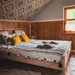 Vila Przystanek Jeziorna 49 *