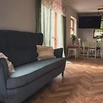 Vila Przystanek Jeziorna 49 *