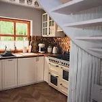 Przystanek Jeziorna 49 *