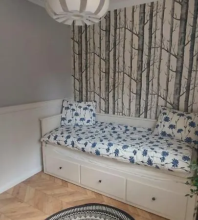 Przystanek Jeziorna 49 *