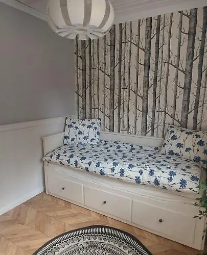 Przystanek Jeziorna 49 *