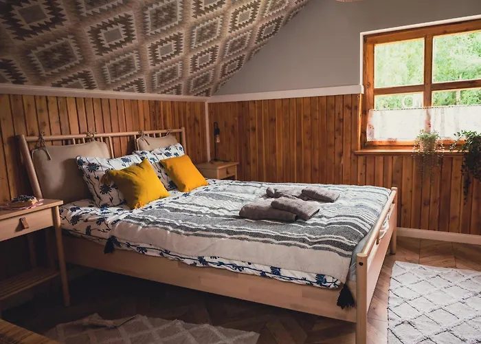 Willa Przystanek Jeziorna 49 *