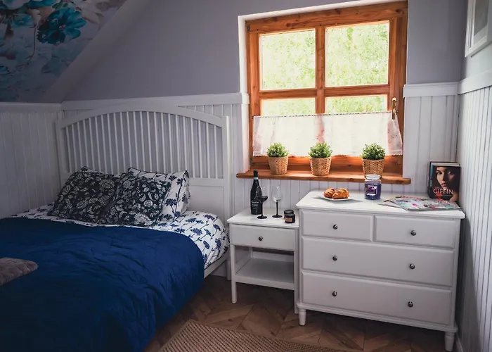 Przystanek Jeziorna 49 *