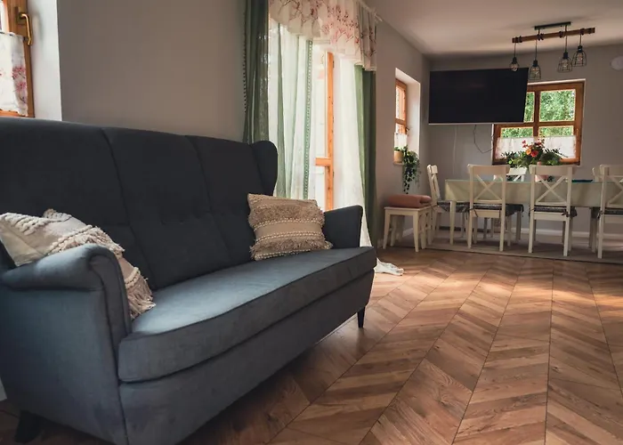 Willa Przystanek Jeziorna 49 *