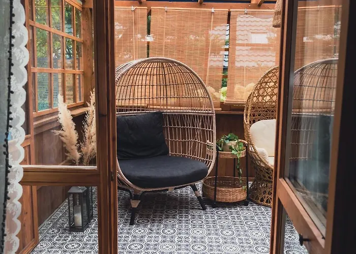 Willa Przystanek Jeziorna 49 *