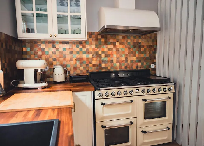 Przystanek Jeziorna 49 Willa Perlino